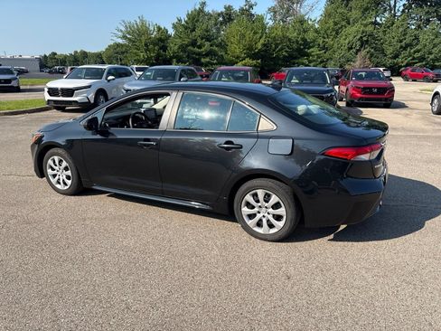 Used 2021 Toyota Corolla LE FWD image 6