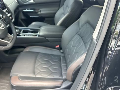 Used 2026 Nissan Pathfinder Platinum AWD/4WD image 16