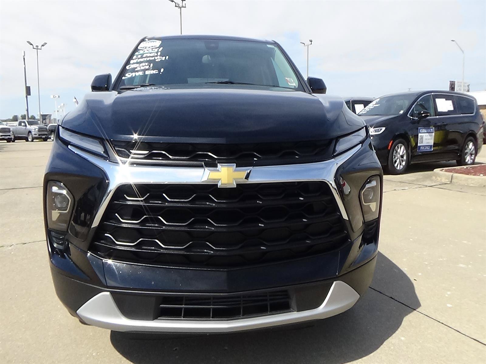 Used 2025 Chevrolet Blazer LT FWD image 4