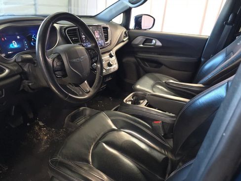 Used 2022 Chrysler Pacifica Touring-L w/ S Appearance Package FWD image 14