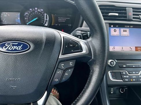 Used 2018 Ford Fusion SE w/ Equipment Group 201A FWD image 11