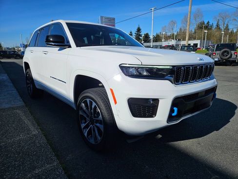 Used 2023 Jeep Grand Cherokee Overland w/ Luxury Tech Group IV AWD/4WD image 7