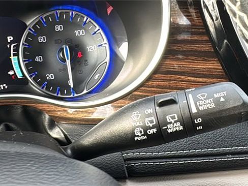 Used 2022 Chrysler Pacifica Limited image 21
