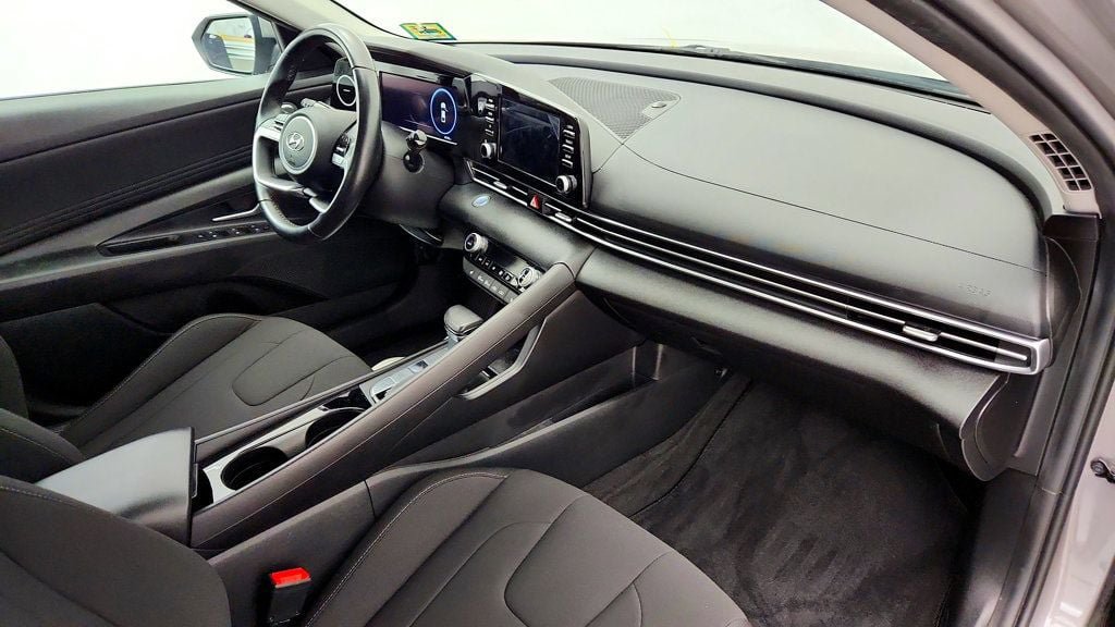 Used 2021 Hyundai Elantra SEL w/ Convenience Package FWD image 22