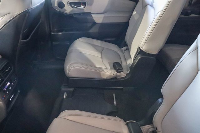 Used 2023 Honda Pilot Touring image 18