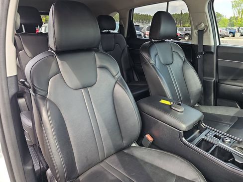 Used 2024 Kia Sorento S FWD image 13