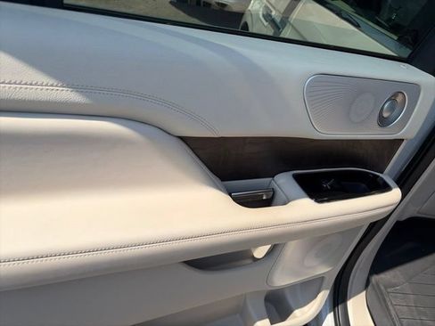 Used 2020 Lincoln Navigator Reserve w/ Luxury Package AWD/4WD image 12