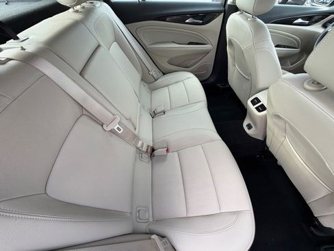 Used 2019 Buick Regal Essence w/ Driver Confidence Package I FWD image 11