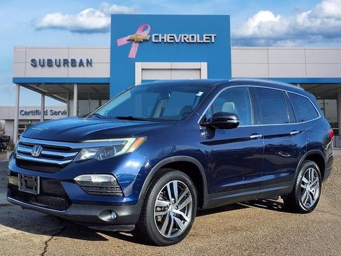 Used 2017 Honda Pilot Touring image 1