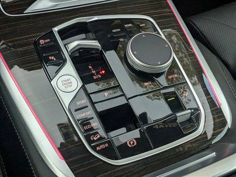 Used 2025 BMW X7 xDrive40i w/ M Sport Package image 12