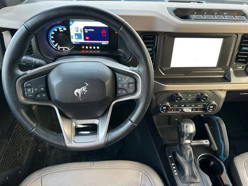 Used 2023 Ford Bronco Wildtrak image 11