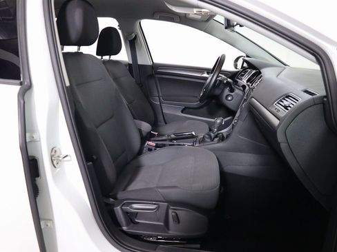 Used 2018 Volkswagen Golf S image 43