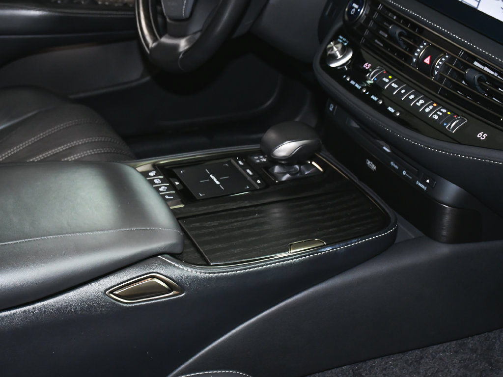 Used 2022 Lexus LS 500h AWD w/ Luxury Package image 70
