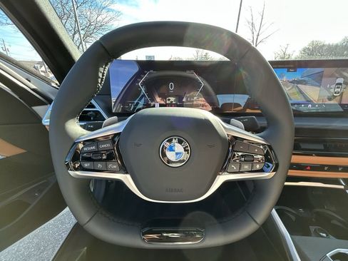Used 2025 BMW 330i xDrive Sedan w/ M Sport Package AWD/4WD image 18