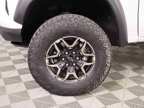 Used 2023 Chevrolet Colorado ZR2 w/ ZR2 Convenience Package III image 17