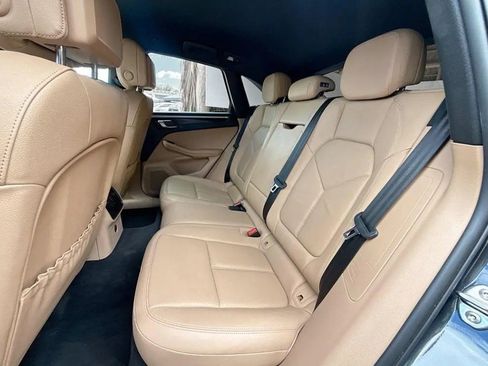 Used 2021 Porsche Macan image 9