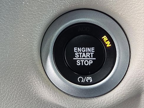 Used 2024 Chrysler Pacifica Touring-L image 20