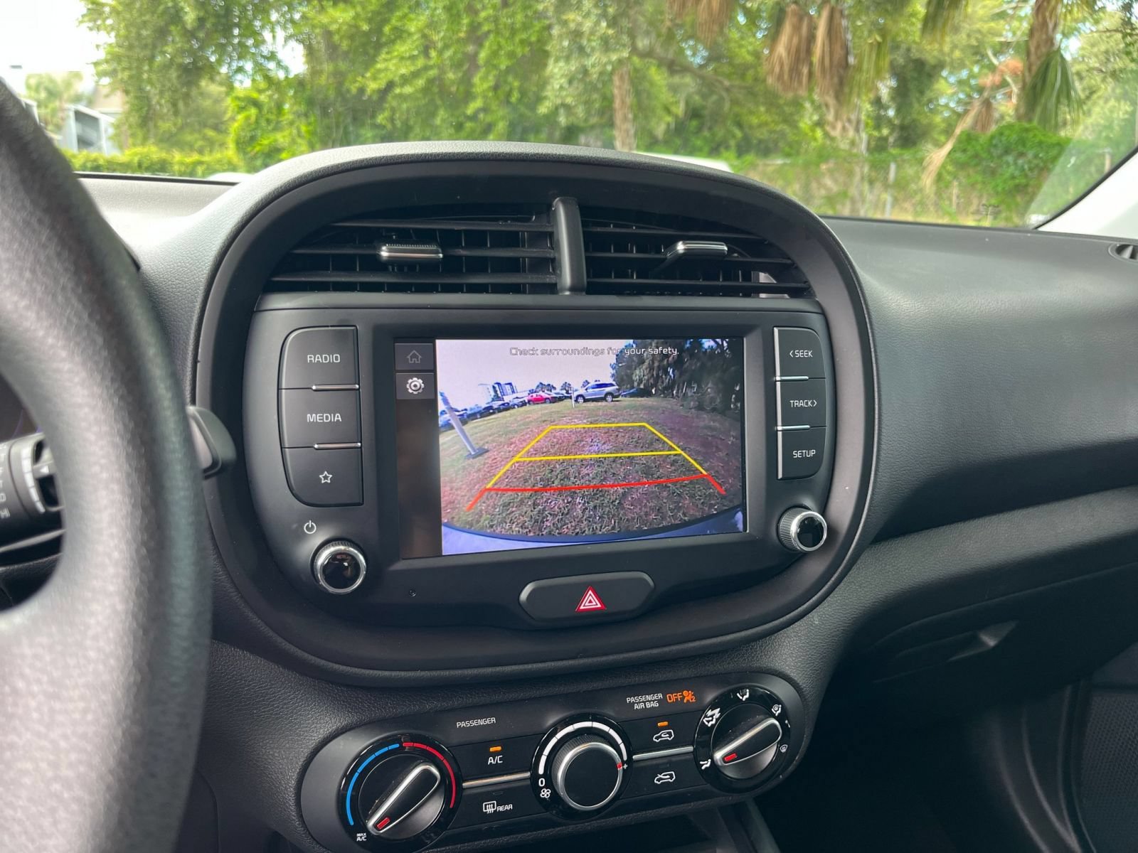 Used 2025 Kia Soul LX w/ LX Technology Package FWD image 24