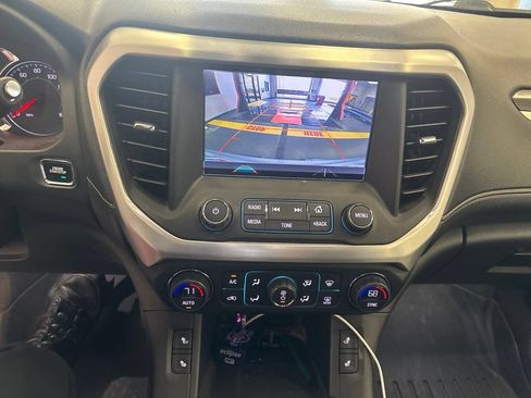 Used 2017 GMC Acadia SLT AWD/4WD image 4