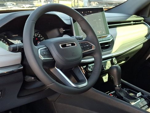 Used 2023 Jeep Compass Limited AWD/4WD image 13