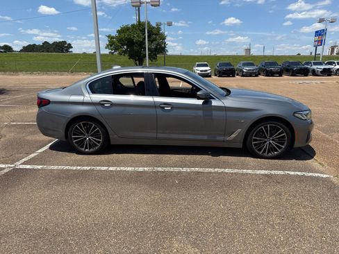 Used 2023 BMW 530e xDrive w/ Premium Package AWD/4WD image 4