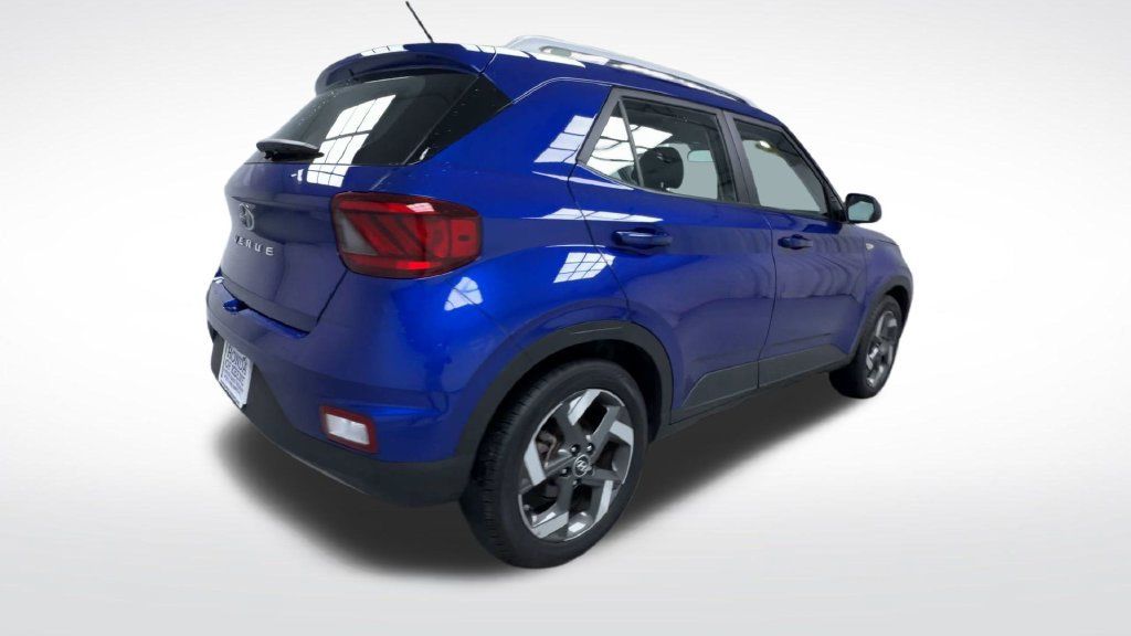 Used 2026 Hyundai Venue SEL FWD image 10