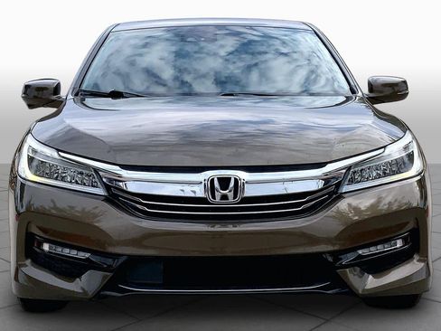 Used 2017 Honda Accord Touring image 4