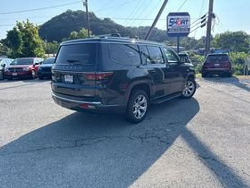 Used 2022 Jeep Wagoneer Series I w/ Premium Group I AWD/4WD image 3