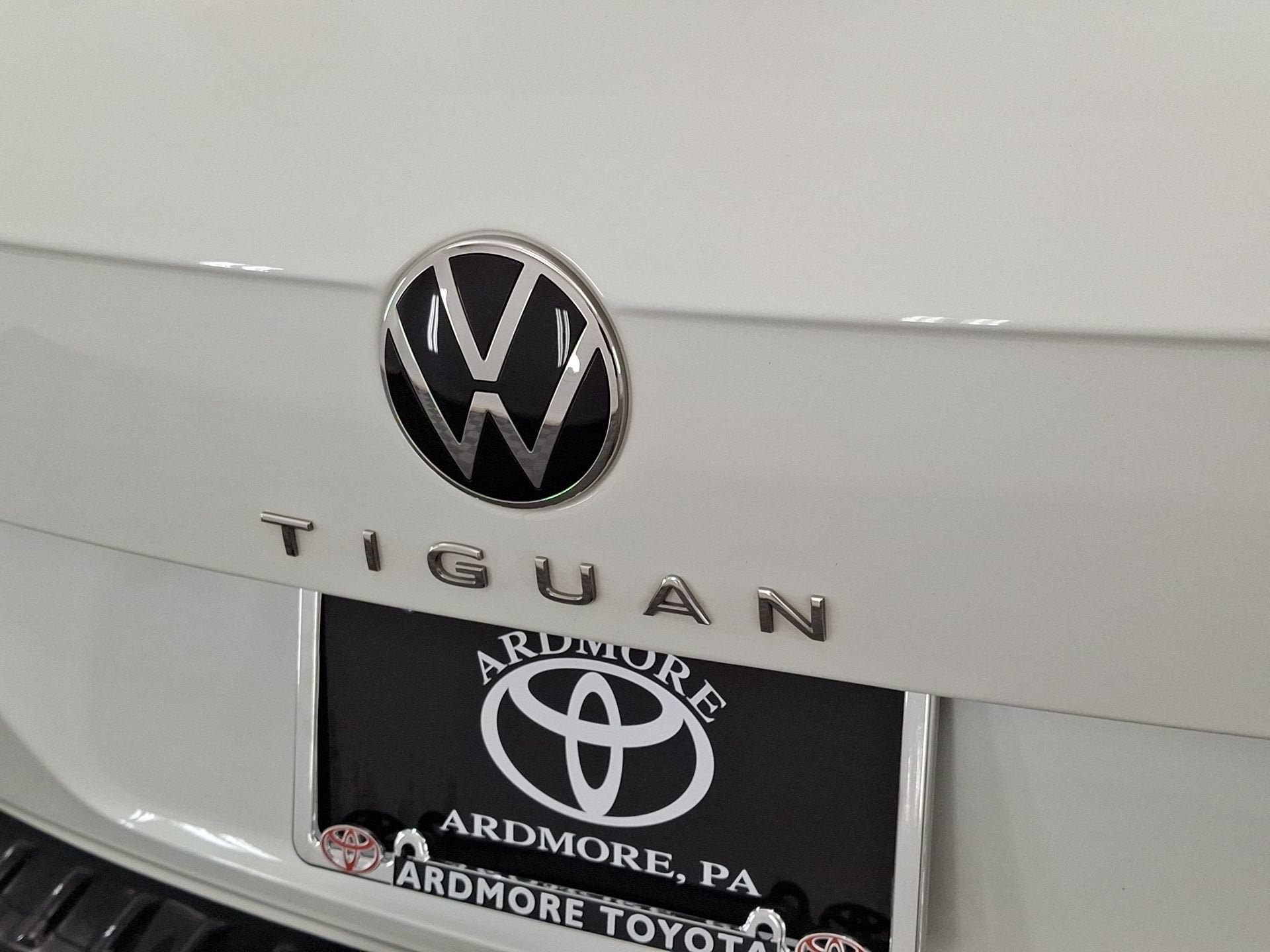 Used 2024 Volkswagen Tiguan SE R-Line AWD/4WD image 24