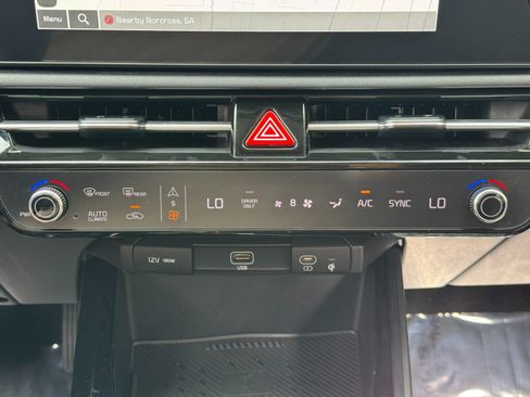 Used 2024 Kia Niro EX FWD image 27
