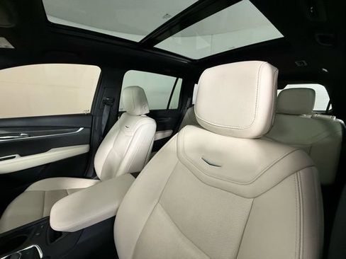 Certified 2023 Cadillac XT6 Sport w/ Technology Package image 7