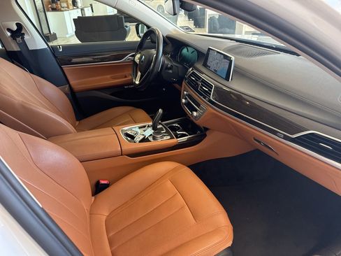 Used 2017 BMW 740i RWD image 21
