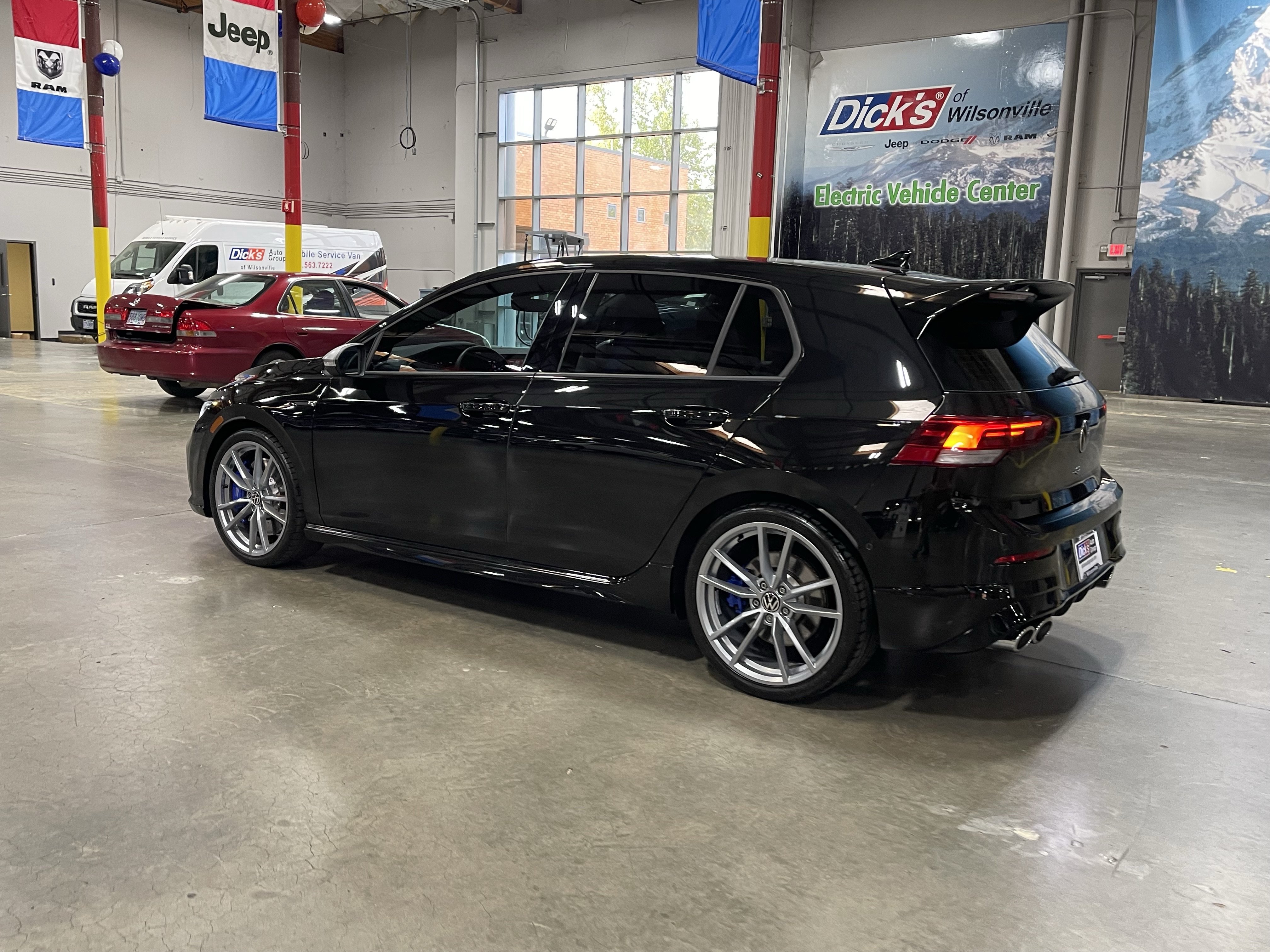 Used 2024 Volkswagen Golf R AWD/4WD image 3