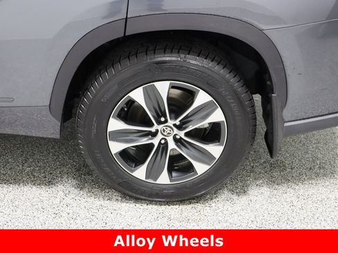Used 2020 Toyota Highlander XLE image 10