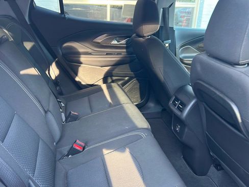 Used 2023 GMC Terrain SLE w/ Driver Convenience Package image 10