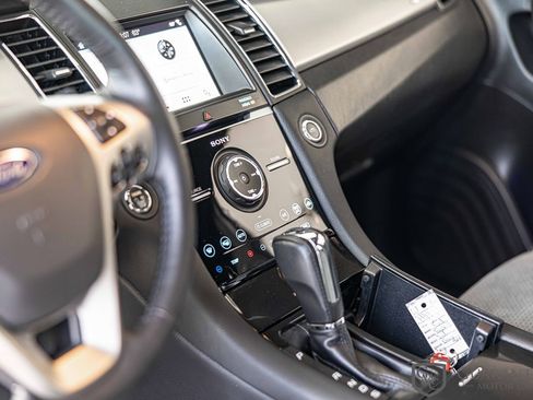 Used 2018 Ford Taurus SHO image 22