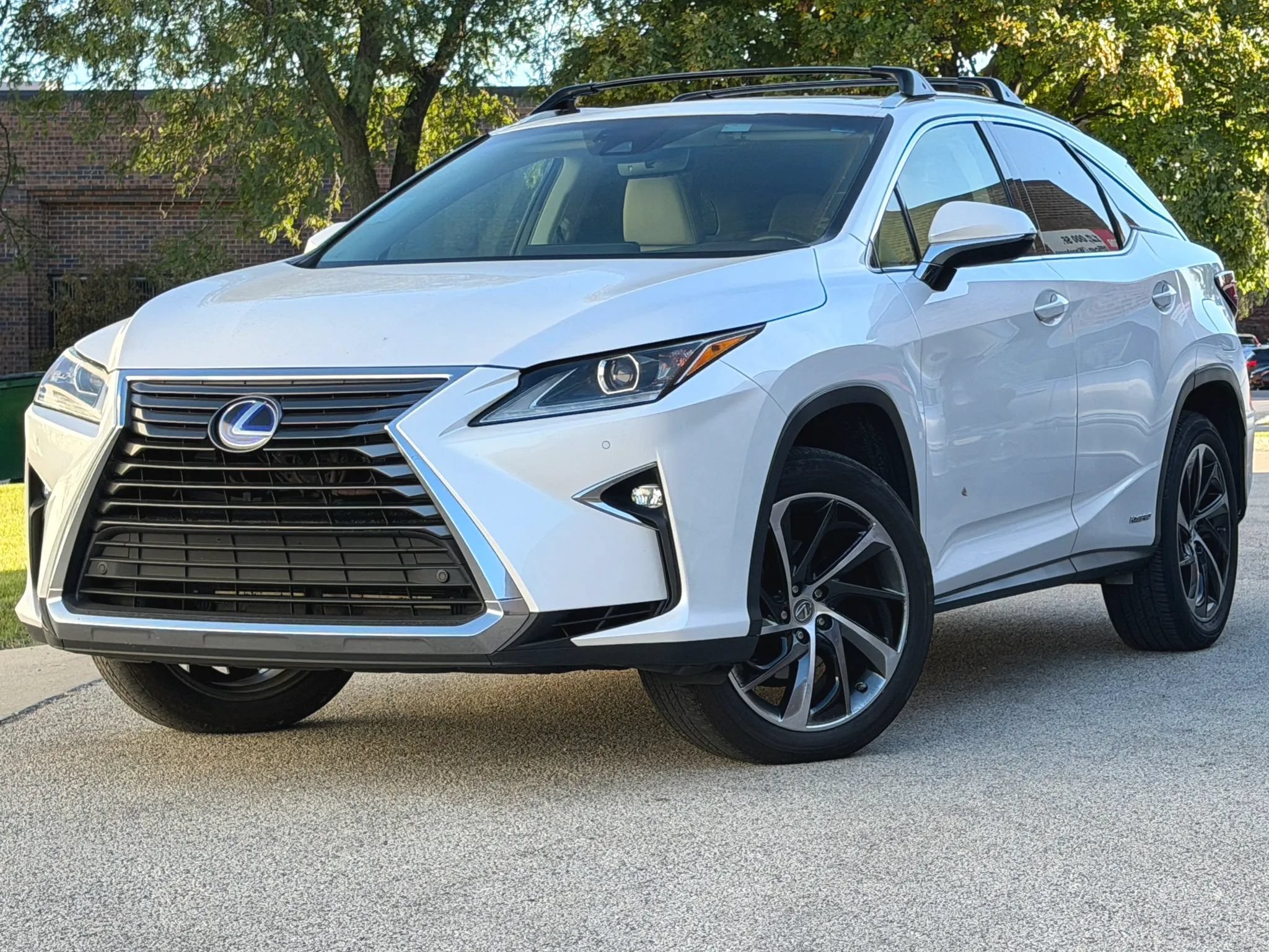Used 2017 Lexus RX 450h AWD w/ Luxury Package image 2