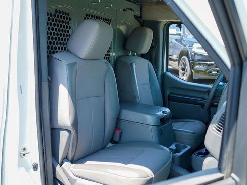 Used 2019 Nissan NV 2500 SV w/ Back Door Glass Package RWD image 19