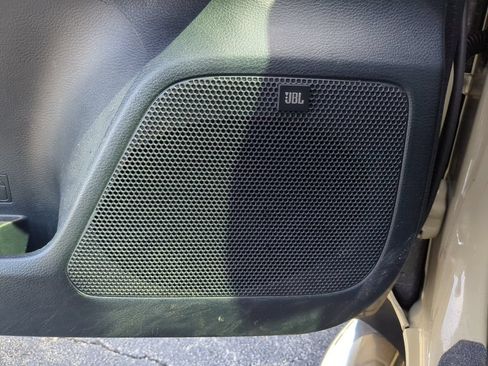 Used 2019 Toyota Tacoma Limited RWD image 19