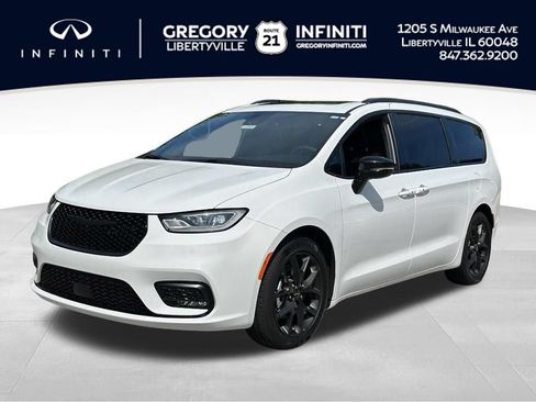 Used 2025 Chrysler Pacifica Limited FWD image 1
