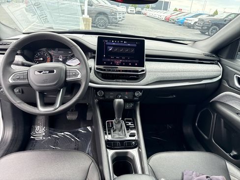 Used 2024 Jeep Compass Latitude AWD/4WD image 14
