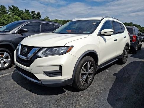 Used 2019 Nissan Rogue SV w/ Premium Package AWD/4WD image 3