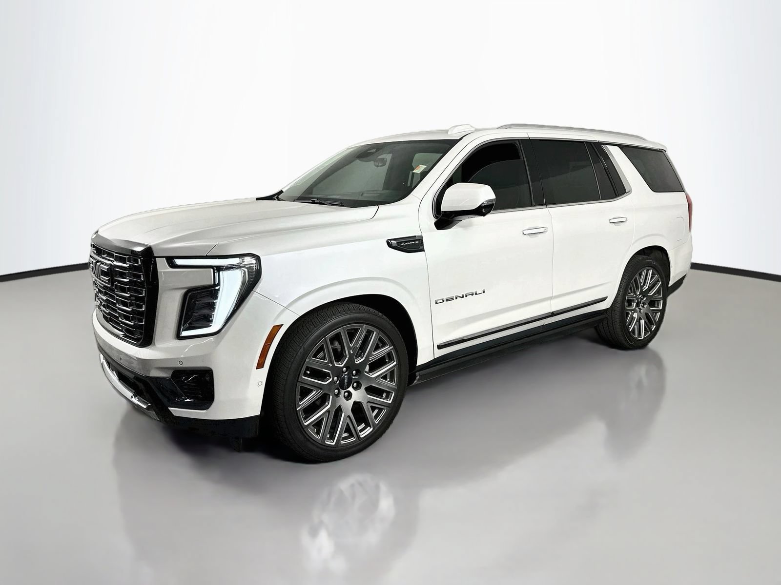 Used 2025 GMC Yukon Denali Ultimate w/ LPO, Floor Liner Package AWD/4WD image 4