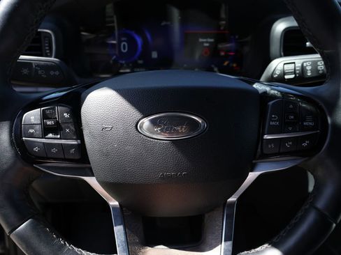 Used 2022 Ford Explorer Platinum w/ Equipment Group 601A AWD/4WD image 29