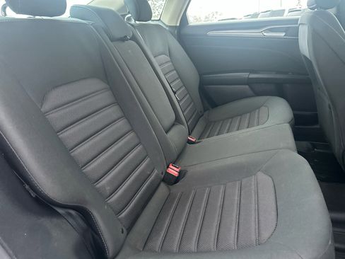 Used 2019 Ford Fusion SE image 24