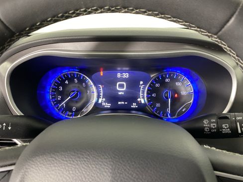 Used 2025 Chrysler Pacifica Select image 21