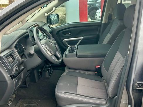 Used 2024 Nissan Titan 4x4 Crew Cab image 7