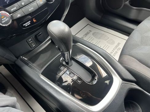 Used 2015 Nissan Rogue SV AWD/4WD image 18