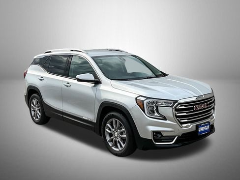 Certified 2022 GMC Terrain SLT image 3
