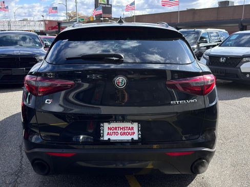 Used 2022 Alfa Romeo Stelvio Sprint image 5
